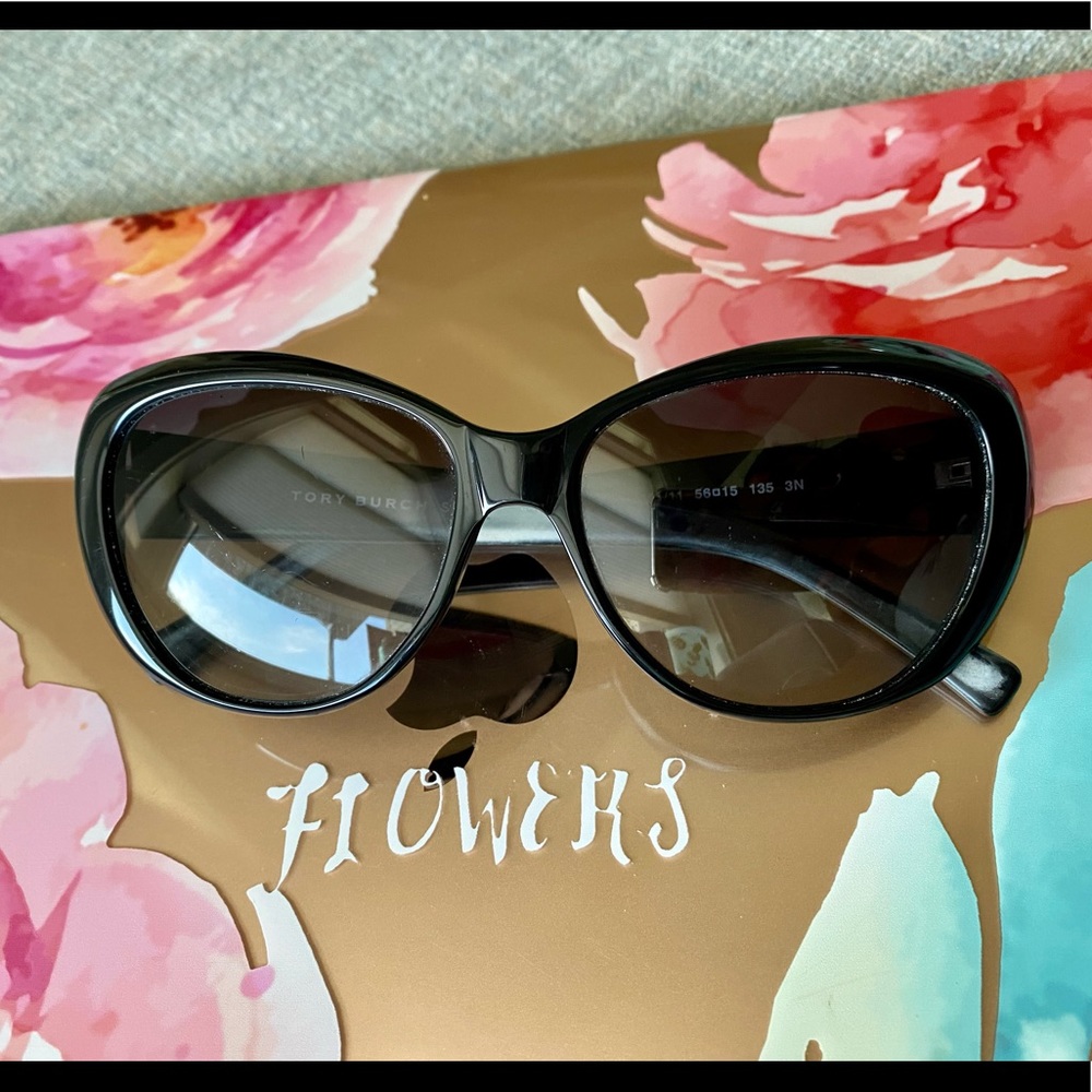 black Tory Burch sunglasses
